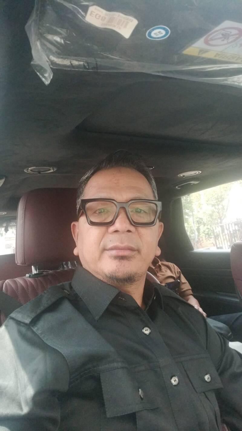 Ketua DPRD Kabupaten PALI, H. Ubaidillah, S.H., saat memberikan keterangan resmi terkait polemik perizinan PKS PT Aburahmi di Talang Ubi, Kamis (6/8/2026). (Foto: Dok/Istimewah)  