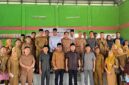 Ketua DPRD PALI, H. Ubaidillah, S.H. (tengah), bersama anggota DPRD PALI Dapil Abab, unsur pemerintah kecamatan, tokoh masyarakat, dan warga berpose bersama usai menggelar dialog terbuka dalam rangka reses di Kecamatan Abab, Senin (3/8/2026). Komitmen pengawalan anggaran dan pemerataan pembangunan berkeadilan menjadi fokus utama dalam penyerapan aspirasi periode ini. (Foto: Dok/ Istimewah)  