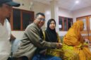 Perwakilan PT Golden Blossom Sumatera (GBS), saat memberikan dukungan moril dan bantuan penanganan medis kepada istri Aditya Wiranata di RS Charitas Palembang, Jumat (7/8/2026). (Foto: Dok/Istimewah)