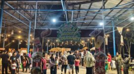 Satu bulan PALI Night Culinary: Sukses menjadi pusat keramaian dan penggerak ekonomi UMKM di Pendopo! Ratusan warga terus memadati area setiap malamnya. Mari terus dukung kemajuan ekonomi lokal kita. 🍢✨ #PaliNightCulinary #Pendopo #UMKMPali #EkonomiRakyat #BumiSerepatSerasan. (Foto: Dok/tintamerah,co)