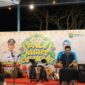 Genap satu bulan menjadi pusat kebangkitan ekonomi kerakyatan dan ruang kreatif di jantung Pendopo! Setelah sukses diguncang Father Cool Band, perayaan satu bulan PALI Night Culinary di Sanggar Pramuka Gelora November semakin pecah berkat penampilan energik DJ Gilang yang sukses menggoyang ribuan pengunjung. (Foto: Dok/Genta)