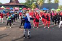 Suasana penuh antusias saat peserta dari Komunitas LLI PALI mengikuti lomba senam di Lapangan Sanggar Pramuka Gelora November Pertamina Pendopo, Talang Ubi, Minggu (9/8/2026). Ajang ini menjaring bibit unggul untuk dikirim ke kejuaraan tingkat provinsi di Muara Enim. (Foto: Dok/tintamerah.co)