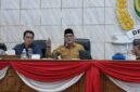 Suasana Rapat Dengar Pendapat (RDP di Ruang Rapat Paripurna DPRD PALI, Senin (10/8/2026), di mana Anggota DPRD dari Fraksi Golkar, Darmadi Suhaimi, menyampaikan pandangan kontroversialnya terkait polemik perizinan PT Aburahmi. Tampak pimpinan sidang dan anggota dewan lain menyimak pernyataan yang menyebut perusahaan tersebut sebagai