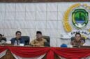 Anggota DPRD PALI Fraksi Golkar, Darmadi Suhaimi (tengah, berkopiah), saat memberikan keterangan dalam RDP Senin (10/8/2026), menegaskan bahwa PT Aburahmi adalah korban mafia perizinan dan berjanji akan mengungkap oknum yang terlibat. (Foto: Dok/Istimewah)