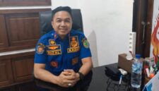 Kepala DPKP Kabupaten PALI, Rizal Pahlevi, AP., M.Si., saat memberikan keterangan pers mengenai peningkatan kesiapsiagaan menghadapi musim kemarau dan ancaman kebakaran di ruang kerjanya, Senin (10/8/2026). (Foto: Dok/tintamerah.co)