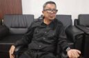 Ketua DPD PAN PALI, H. Ubaidillah, saat memberikan keterangan resmi di ruang kerjanya, Senin (10/8/2026). Ia menginstruksikan seluruh kader di tiap dapil untuk menggelar bakti sosial guna menyambut HUT RI ke-81 dan HUT PAN ke-23. (Foto: Dok/Istimewah)