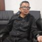 Ketua DPD PAN PALI, H. Ubaidillah, saat memberikan keterangan resmi di ruang kerjanya, Senin (10/8/2026). Ia menginstruksikan seluruh kader di tiap dapil untuk menggelar bakti sosial guna menyambut HUT RI ke-81 dan HUT PAN ke-23. (Foto: Dok/Istimewah)