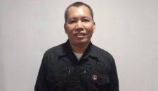Sekretaris DPD PAN PALI, Sigit Kamseno, memberikan keterangan resmi mengenai persiapan rangkaian aksi bakti sosial dan perayaan HUT PAN ke-23 di Kabupaten PALI. (Foto: Dok/Istimewah)