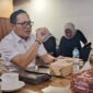Wakil Ketua I DPRD PALI, Firdaus Hasbullah, SH., MH., memimpin RDP mendesak pencabutan Pergub 40/2017, didampingi anggota DPRD PALI Romi Suryadi, H. Husni Thamrin, H. Amran, Asisten II setda PALI Supawi, Asisten III Setda Haryono, Kabag Hukum Hengki Irawan, Kabag Perekonomian Setda PALI, Rayendra Abadi serta tokoh masyarakat Drs. H. Soemarjono dan perwakilan PT BGP Jeki Sitanggang, Putra Ginting, Demas Antaka, Senin (3/8/2026). DPRD PALI secara tegas menginisiasi pembentukan tim independen untuk menetapkan harga ganti rugi yang adil, mengacu pada regulasi nasional yang progresif. (Foto: Dok/tintamerah.co)