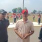 Kepala Badan Kesbangpol PALI, Dedi Ahmadi (tengah), saat meninjau langsung kesiapan fisik dan mental calon Paskibraka PALI di Stadion Gelora November Pertamina, Minggu (9/8/2026). Ia memastikan seluruh aspek pendukung, mulai dari nutrisi hingga perlengkapan, telah terpenuhi demi suksesnya upacara HUT RI ke-81. (Foto: Dok/tintamerah.co)