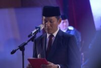 Bupati PALI Asgianto, ST, secara resmi mengukuhkan 35 anggota Paskibraka Kabupaten PALI Tahun 2026 di Pendopoan Rumah Dinas Bupati, Sabtu (15/8/2026), demi menyongsong puncak peringatan HUT RI ke-81. (Foto: Dok/tintamerah.co)  