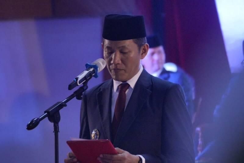 Bupati PALI Asgianto, ST, secara resmi mengukuhkan 35 anggota Paskibraka Kabupaten PALI Tahun 2026 di Pendopoan Rumah Dinas Bupati, Sabtu (15/8/2026), demi menyongsong puncak peringatan HUT RI ke-81. (Foto: Dok/tintamerah.co)