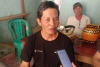 Panglima Koordinator Lapangan Aksi, Selamat, saat memberikan keterangan pers di Posko Unjuk Rasa Desa Tempirai, Kecamatan Penukal Utara, Minggu (23/8/2026). Persiapan aksi damai mendesak revisi Perbup PALI No. 62 Tahun 2023 telah matang mencapai 90 persen dengan estimasi 1.000 massa gabungan dari rantau dan tepatan. (Foto: Dok/tintamerah.co)