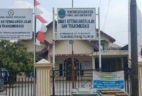 Kantor Dinas Ketenagakerjaan dan Transmigrasi Kabupaten Penukal Abab Lematang Ilir (PALI) di Jalan Merdeka No. 377, Talang Ubi Selatan, Kecamatan Talang Ubi. Disnarkertrans PALI menyoroti minimnya kepatuhan kontraktor PT Pertamina EP Pendopo Field yang tidak pernah melaporkan rekrutmen tenaga kerja periode Mei hingga Agustus 2026 pada Sabtu (29/8/2026). (Foto: Dok/tintamerah.co)