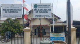 Kantor Dinas Ketenagakerjaan dan Transmigrasi Kabupaten Penukal Abab Lematang Ilir (PALI) di Jalan Merdeka No. 377, Talang Ubi Selatan, Kecamatan Talang Ubi. Disnarkertrans PALI menyoroti minimnya kepatuhan kontraktor PT Pertamina EP Pendopo Field yang tidak pernah melaporkan rekrutmen tenaga kerja periode Mei hingga Agustus 2026 pada Sabtu (29/8/2026). (Foto: Dok/tintamerah.co)  