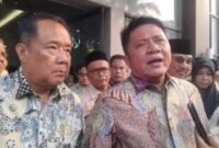 Gubernur Sumsel, H. Herman Deru (kanan), didampingi Wakil Gubernur, H. Cik Ujang (kiri), memberikan keterangan pers usai Pengukuhan Pengurus FEK Sumsel di Hotel Swarna Dwipa Palembang, Jumat (4/9/2026). Menanggapi desakan warga PALI, Gubernur menegaskan bahwa Pergub No. 40 Tahun 2017 akan dicabut karena sudah tidak relevan. "Pergub ini sudah uzur, maka kita cabut dan delegasikan ke kabupaten/kota agar masyarakat mendapat ganti rugi yang layak," tegas Herman Deru. (Foto: Dok/tintamerah.co)