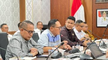 Delegasi dari Pemerintah Kabupaten dan DPRD PALI saat melakukan audiensi dengan Biro Hukum Setda Pemprov Sumsel untuk membahas polemik Pergub No. 40 Tahun 2017, Rabu (12/8/2026). Pertemuan ini menjadi momentum kunci dalam perjuangan Pemkab dan DPRD PALI mendesak pencabutan aturan ganti rugi lahan seismik yang dinilai cacat hukum dan merugikan rakyat. (Foto: Dok/tintamerah.co)
