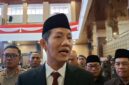 Bupati PALI Asgianto memberikan keterangan pers usai rapat paripurna DPRD PALI, Selasa (22/9/2026). Ia menegaskan komitmen penuh mengawal pencabutan Pergub 40/2017 demi mengakhiri penindasan ganti rugi lahan yang tidak imbang bagi masyarakat. (Foto: Dok/tintamerah.co)